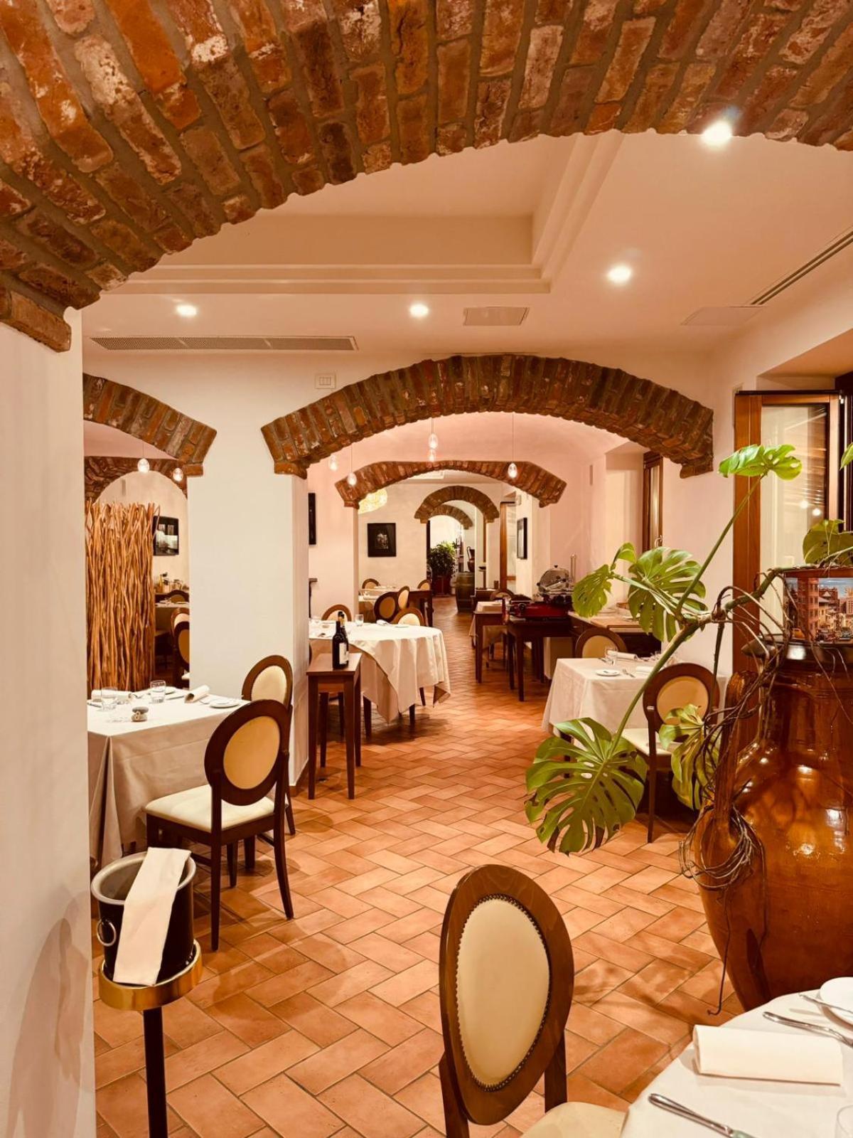 La Locanda Della Staffa Pombia Extérieur photo
